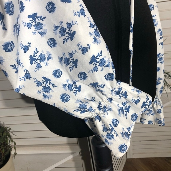Vintage Y2K boho Cropped Top Tie Front Trumpet Sleeves Floral Blue & White M - Picture 12 of 13